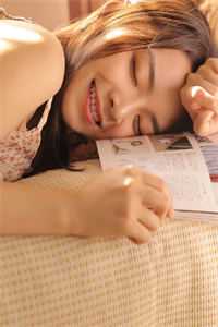 产后哺乳，老公偷拍发群嘲笑我