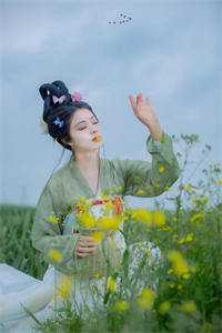 恋爱三周年纪念日，女友去陪发小开睡衣趴