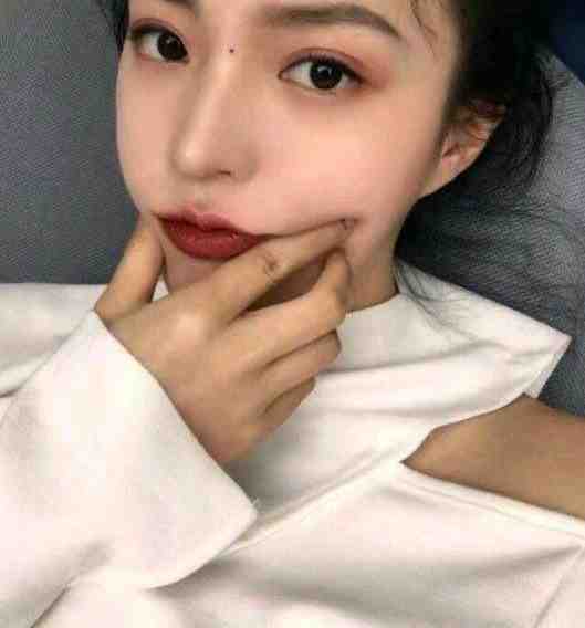 被玄学大佬魂穿后，糊咖火遍全网