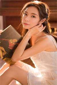 成婚宴上，夫君悔婚娶半妖侍女