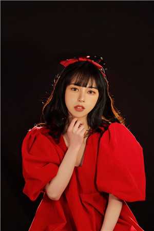 被未婚夫做成纸扎人后，我转身嫁地产大亨铲他坟