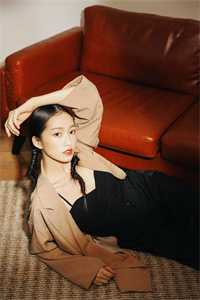 穿成炮灰女配我为活命抱紧女主大腿