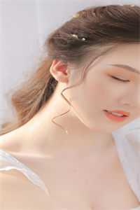 替嫁冷面太子后，她靠读心术赢麻了