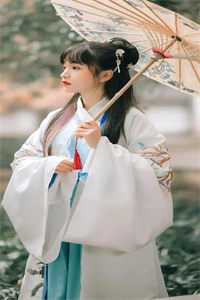 乱坟岗遇女鬼，我兴奋极了