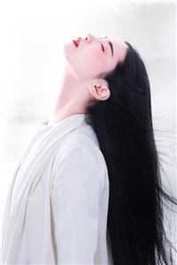 穿成巫师传人后，假少爷的脸被我打肿了