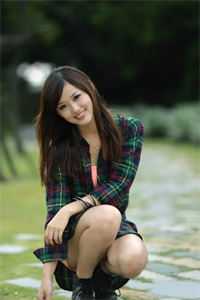 把女儿送去斗兽场后，他却疯了
