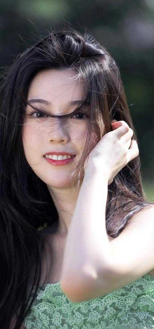 送我和女儿去直播基地后，老公悔疯了