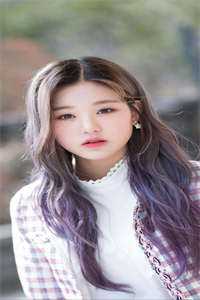 扎纸匠弱？开局睁眼关公，吓晕重生女帝