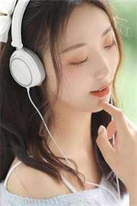 觊觎她
