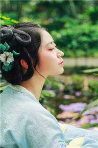 妈妈葬礼，老公把她的骨灰盒给私生子当尿盆