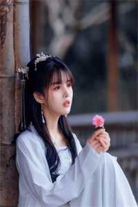 结婚纪念日，妻子当众和助理喝交杯酒
