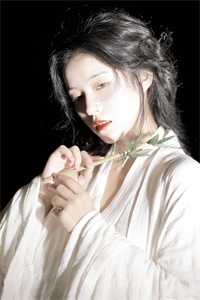 我卖卤菜养落魄男友，他却给他老婆订VIP产房