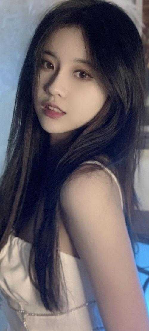 妹妹和老婆的情人说了一句话，老婆把妹妹关仓库