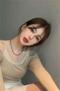 另娶前任死对头后，她悔疯了