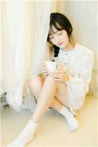 未婚夫白月光装小白莲，我比她更装