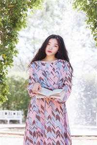 未婚夫白月光装小白莲，我比她更装