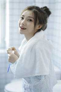 迎娶不孕老婆后，我舔了十年的佛女总裁急红了眼