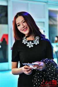 被打成地摊女扔进精神病院后，老公后悔了
